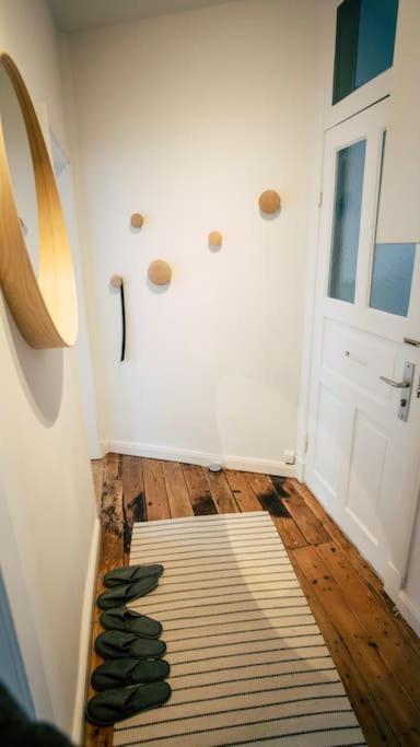Sanierter Altbau, 2 Zimmer, 24-7 Check-In Kiel Bagian luar foto